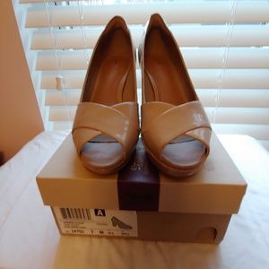 NWB Clarks Nude Jennes Cloud heels
